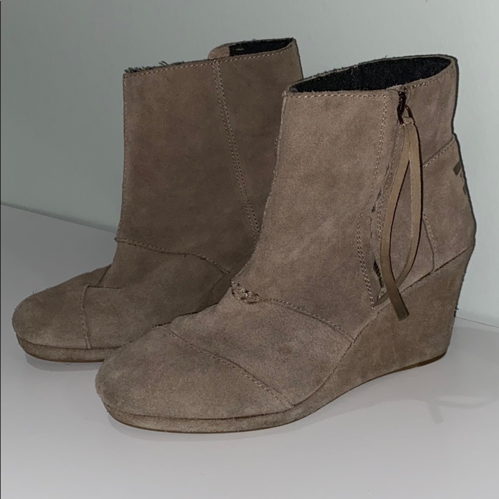 Tan Toms Booties!